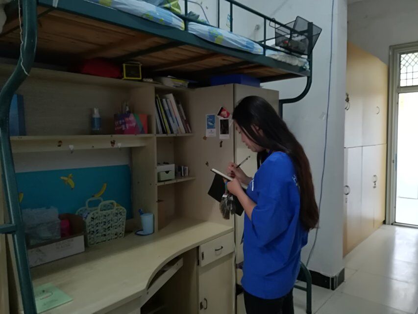 经贸系开展宿舍6s文化卫生检查-滁州职业技术学院
