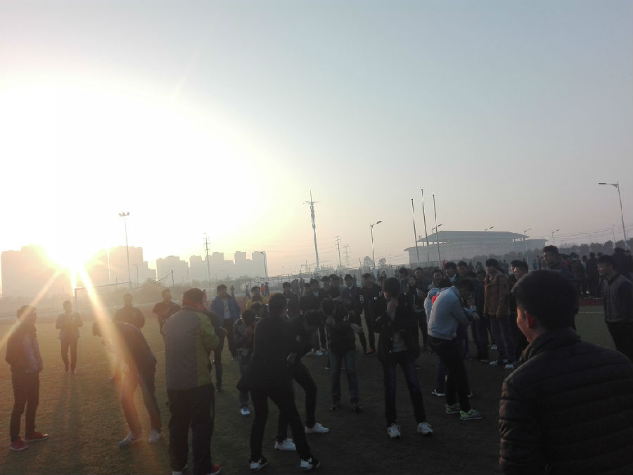 背靠背.jpg