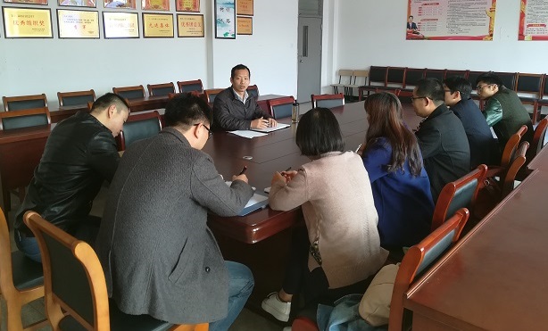 期中教师座谈会.jpg