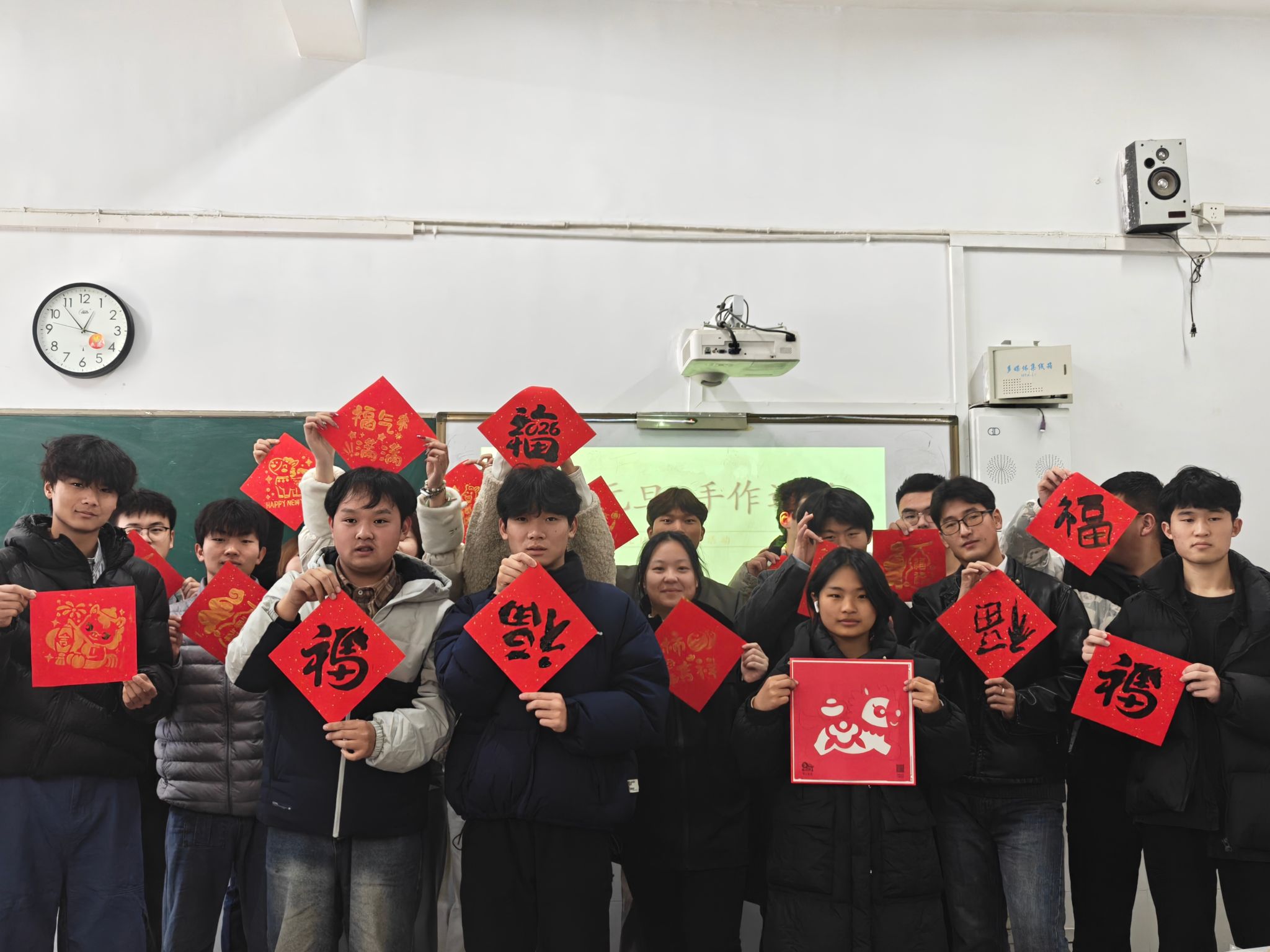 信息工程学院举办“指尖元旦 手作迎新”手工体验活动