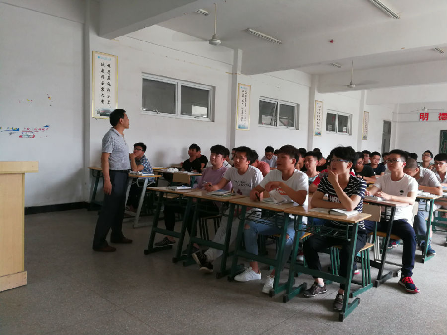 汽车工程系知识讲座2.jpg