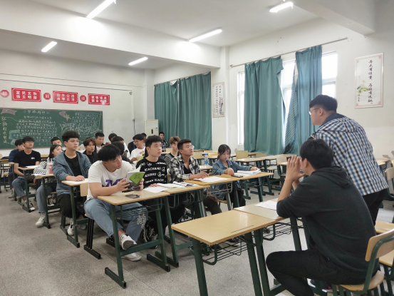 信息工程学院组织开展2019级新生班级学风研讨会
