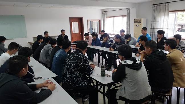 汽车工程系教师看望跟岗实习学生1.jpg